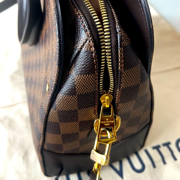 Louis Vuiton Purse! Authentic and worn 2 times only! - Picture 9 of 16